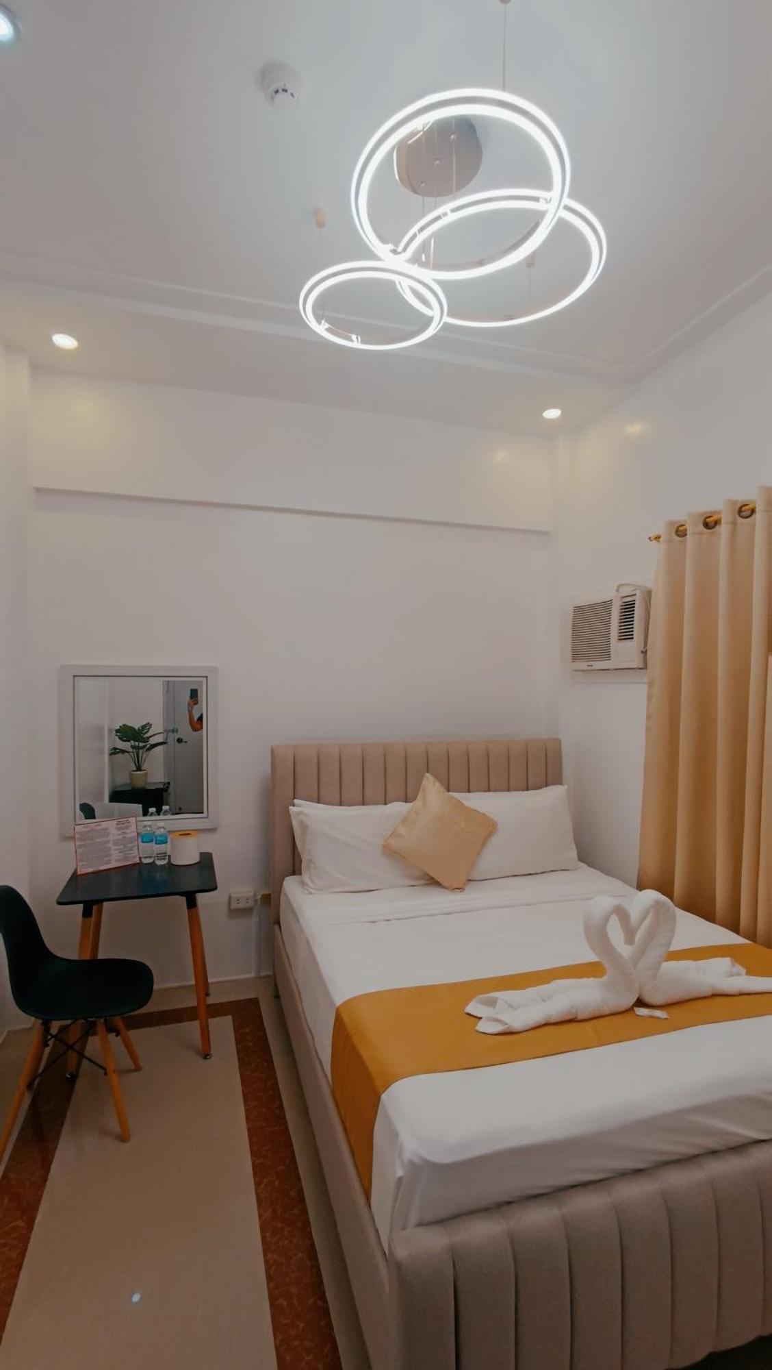 Elizabeth Hotel - Naga Pili  Buitenkant foto
