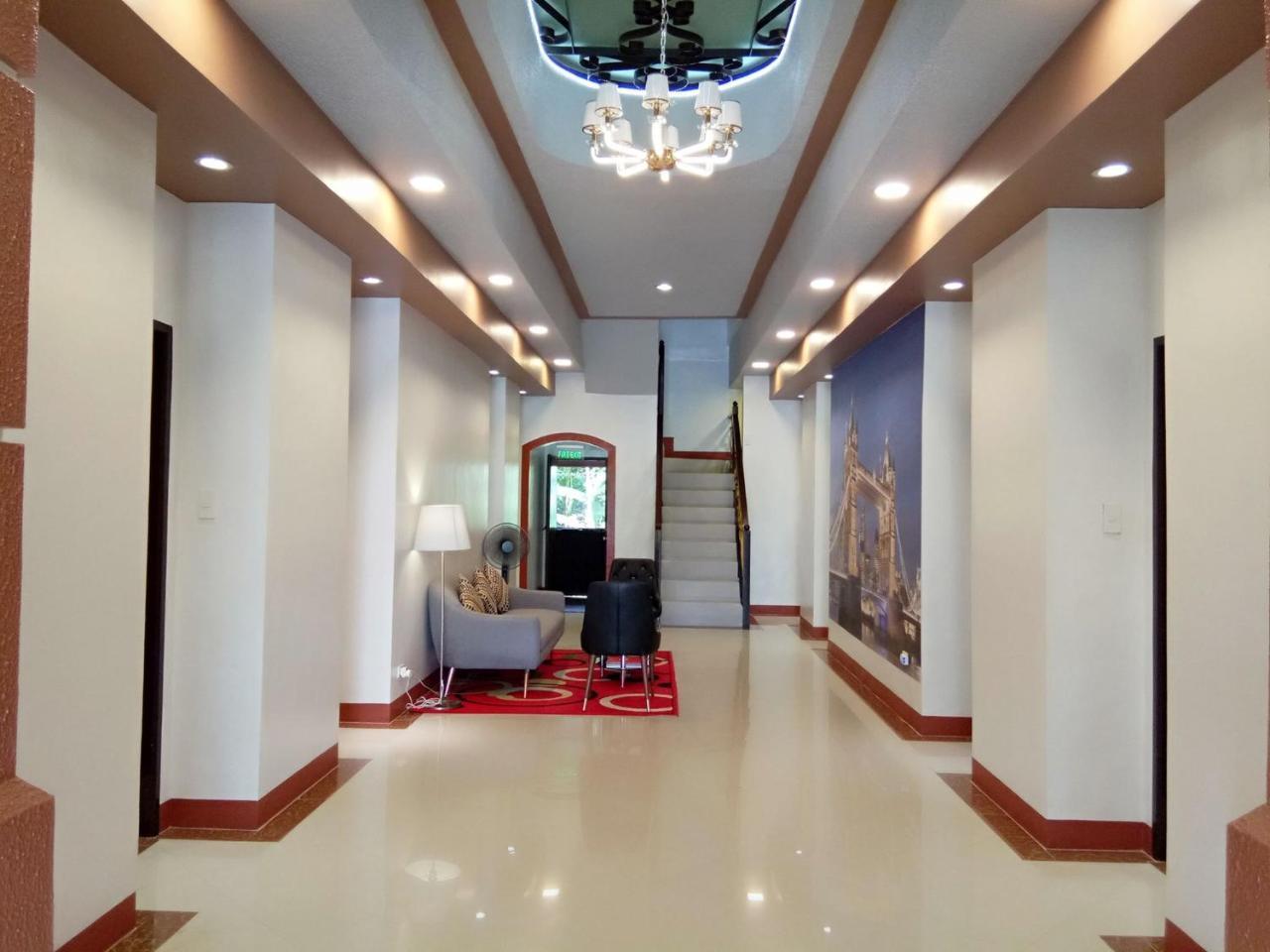 Elizabeth Hotel - Naga Pili  Buitenkant foto