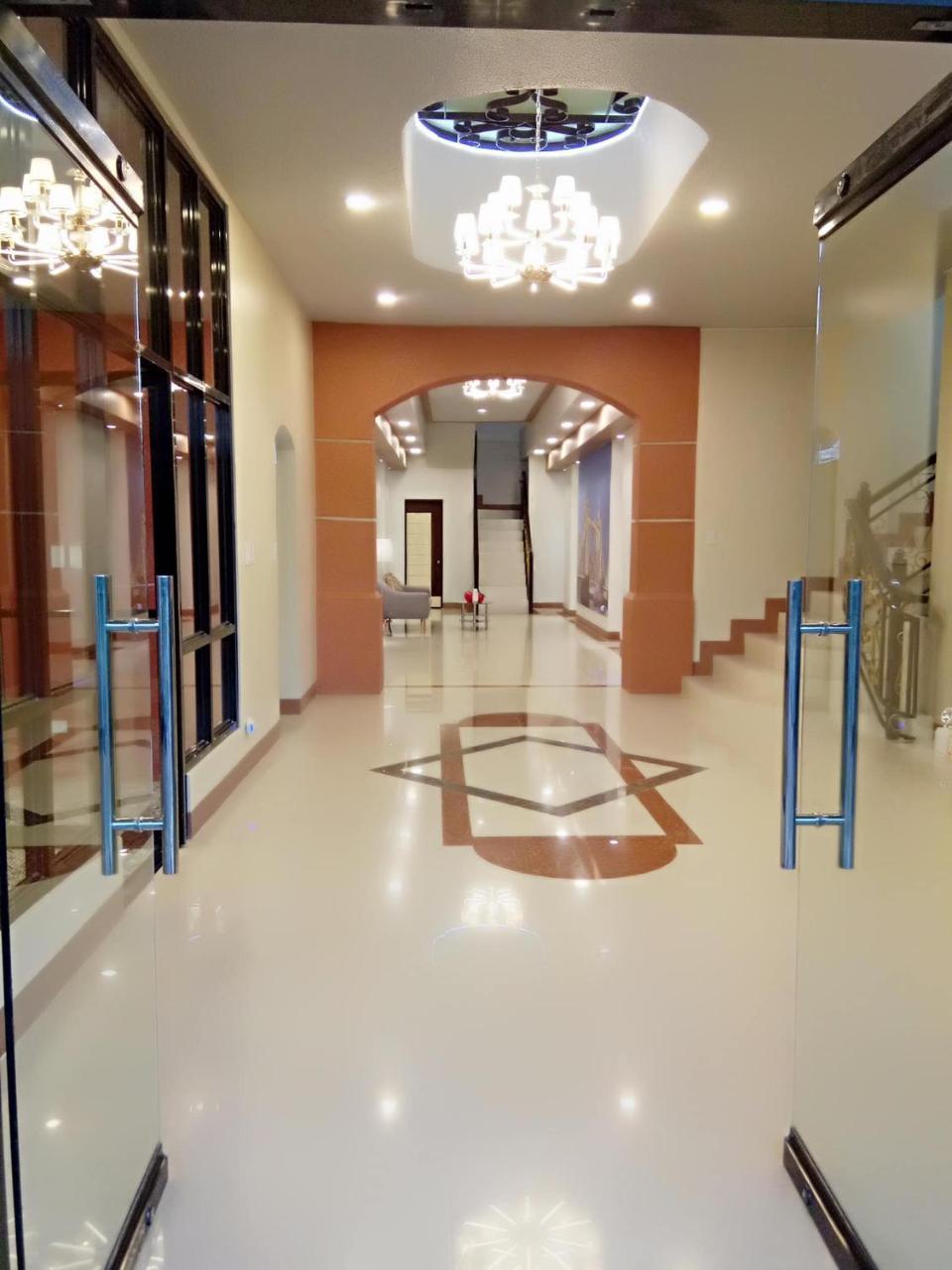 Elizabeth Hotel - Naga Pili  Buitenkant foto